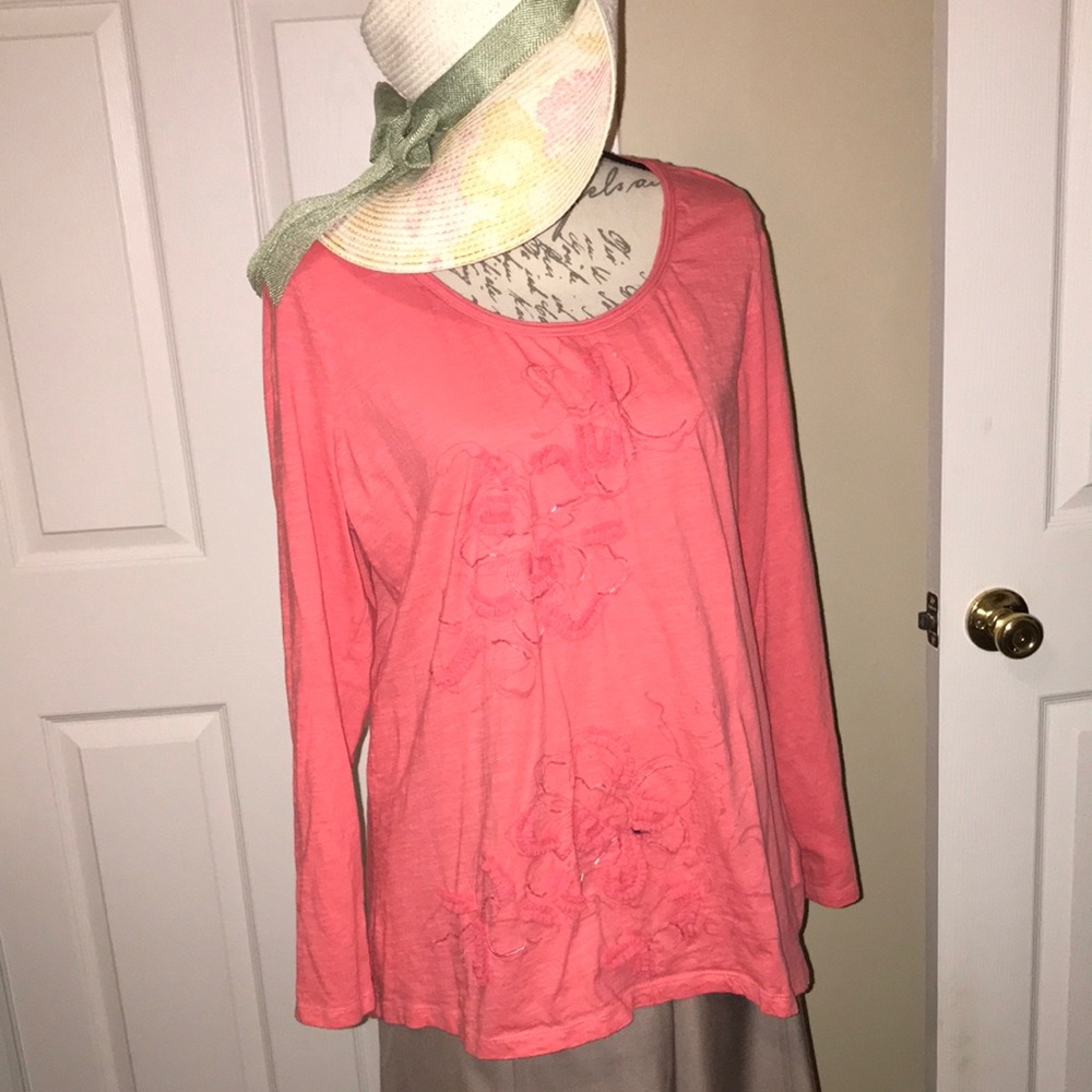 Long sleeves shirt with designs flowers and beads